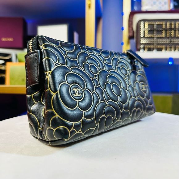 New Rare Chanel Camellia Black Gold Lambskin Embossed Leather Cosmetic Travel Po - Picture 5 of 13